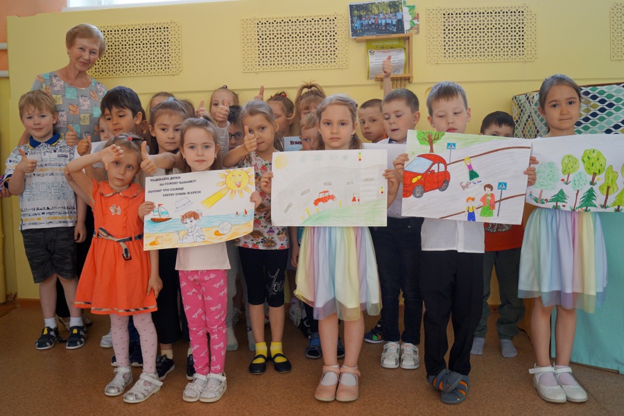Воспитанники детских садов принимают участие в городском конкурсе детских плакатов «Безопасное лето»