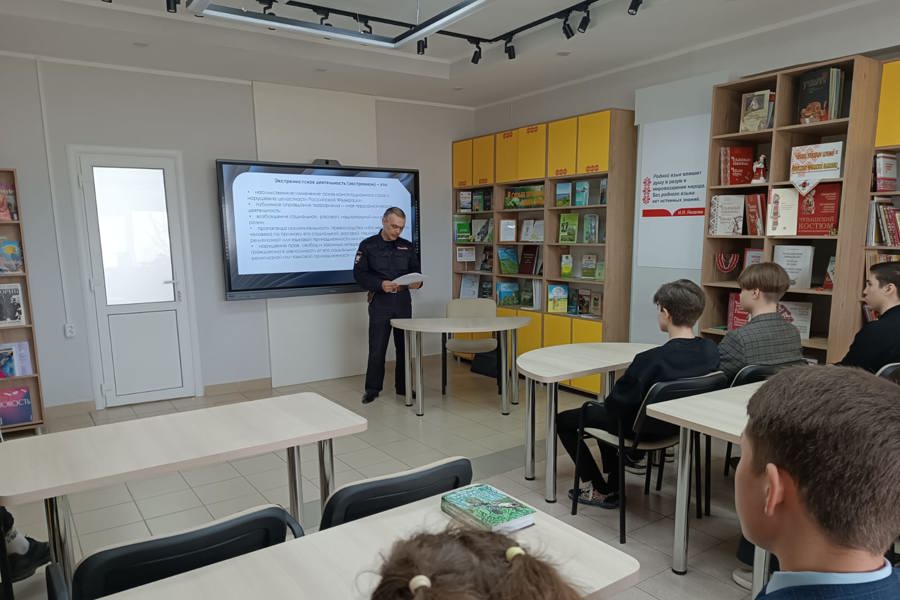 Чувашские транспортные полицейские организовали профилактическое мероприятие в библиотеке