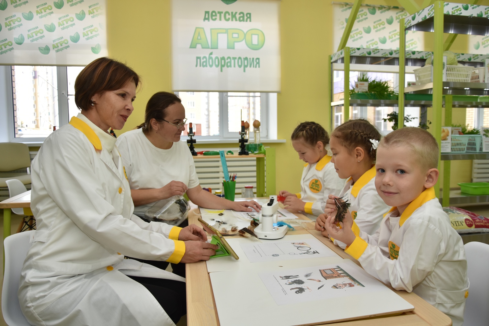 Республикӑри мӗнпур ача сачӗсене чӑваш чӗлхине вӗрентме хатӗрленӗ ҫӗнӗ пособисене илсе ҫитерӗҫ