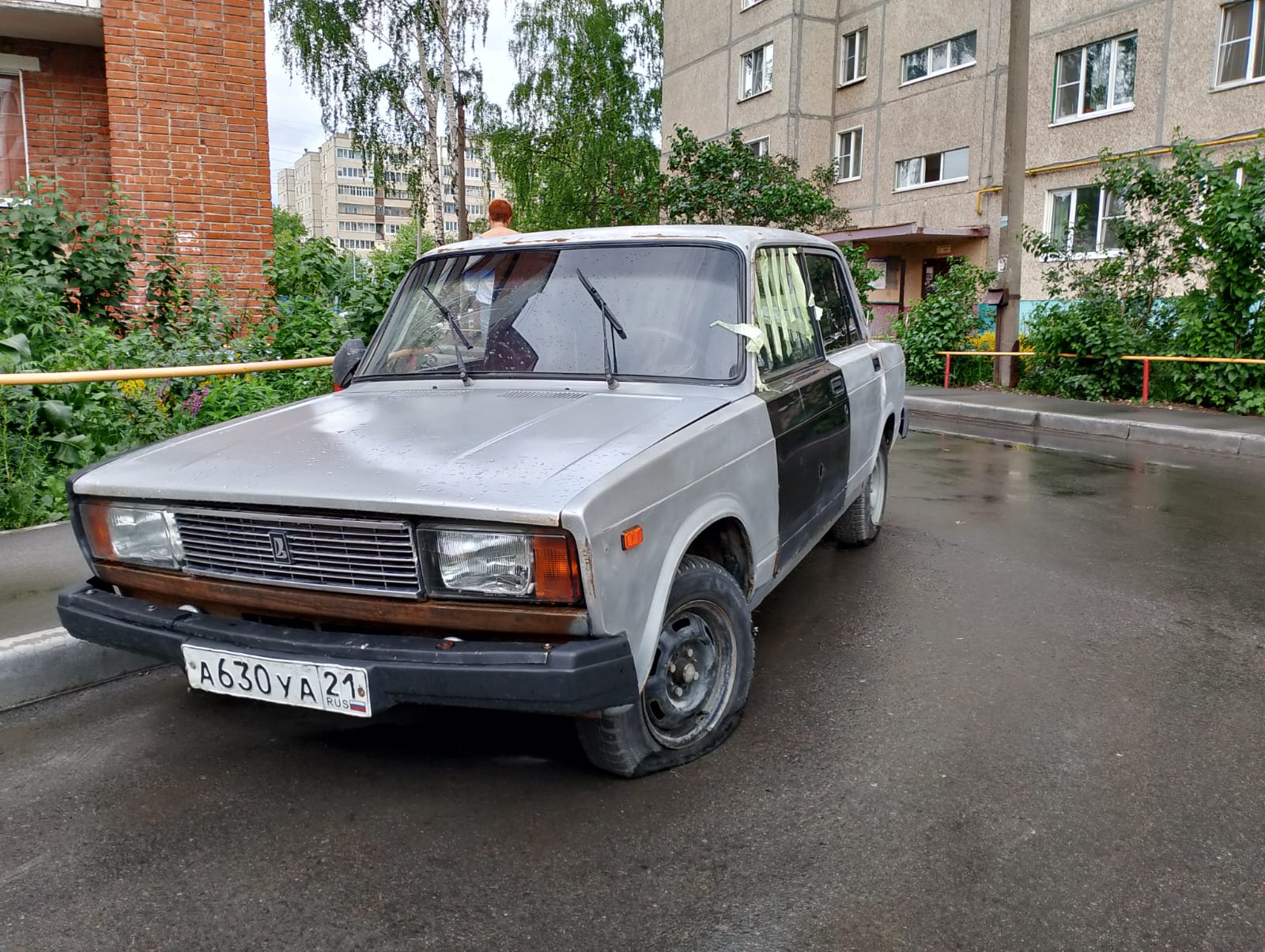 В Чебоксарах прошёл рейд по выявлению брошенных автомобилей | г. Чебоксары  Чувашской Республики