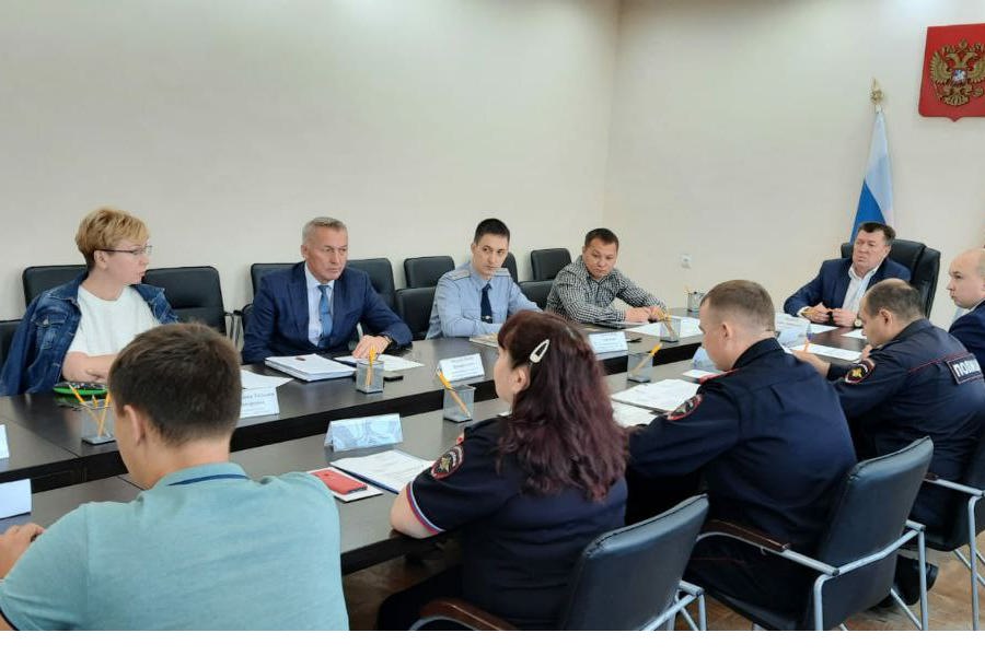 В Калининском районе проведены комиссия по профилактике правонарушений и антинаркотическая комиссия