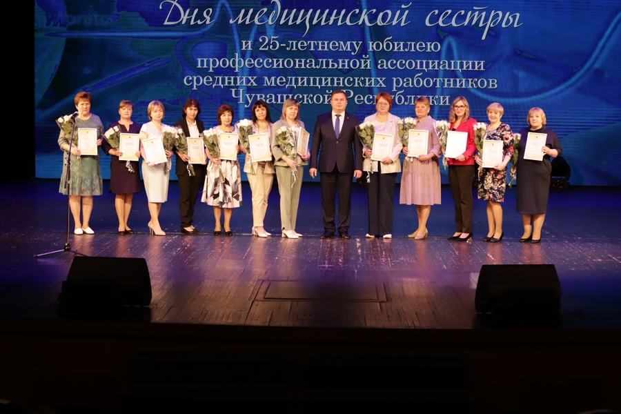 Владимир Степанов поздравил медицинских сестер Чувашии на V профессиональном Форуме