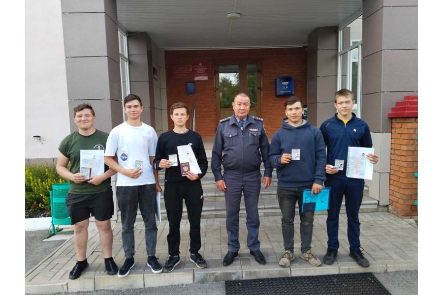 Выпускники Новошимкусской школы получили удостоверения трактористов-машинистов категорий «В», «С», «Е», «F»!!!