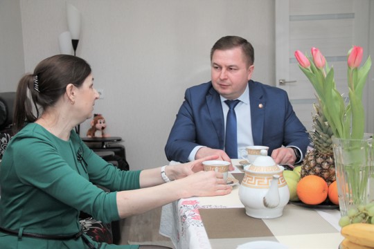 В преддверии Международного женского дня Владимир Степанов встретился с семьями участников СВО