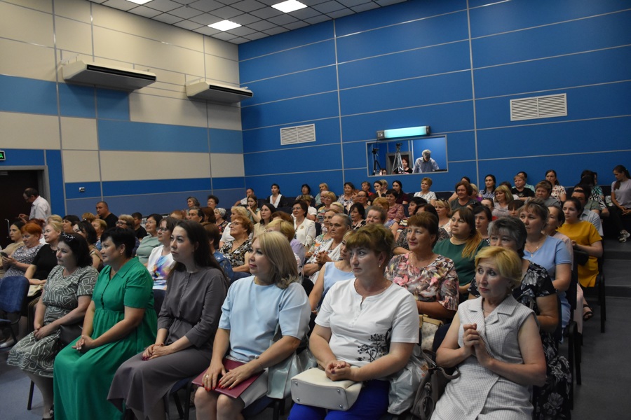 В Красноармейском муниципальном округе в преддверии профессионального праздника чествовали медицинских работников филиала «Красноармейская центральная районная больница» БУ «Больница скорой медицинской помощи» Минздрава Чувашии