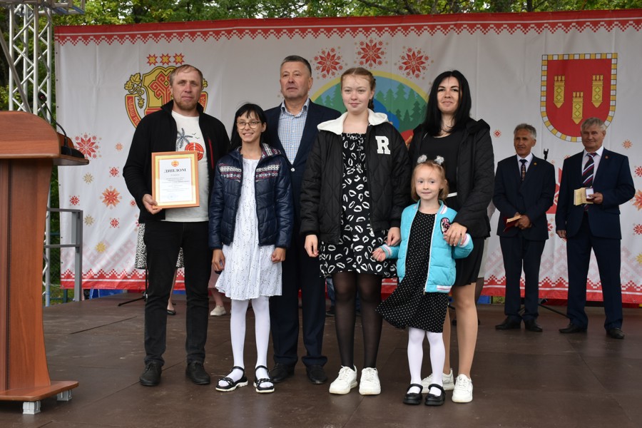 Семья Зубковых, из Алатырского муниципального округа, заняла 2 место на региональном этапе окружного конкурса «Успешная семья Приволжья»