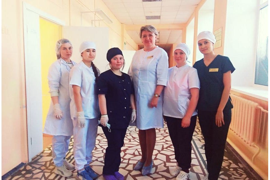Будущие медсёстры проходят практику в Цивильской больнице