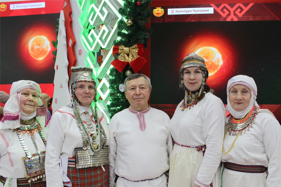 Представители народного фольклорного коллектива «Кукашни» на выставке-форуме «Россия»