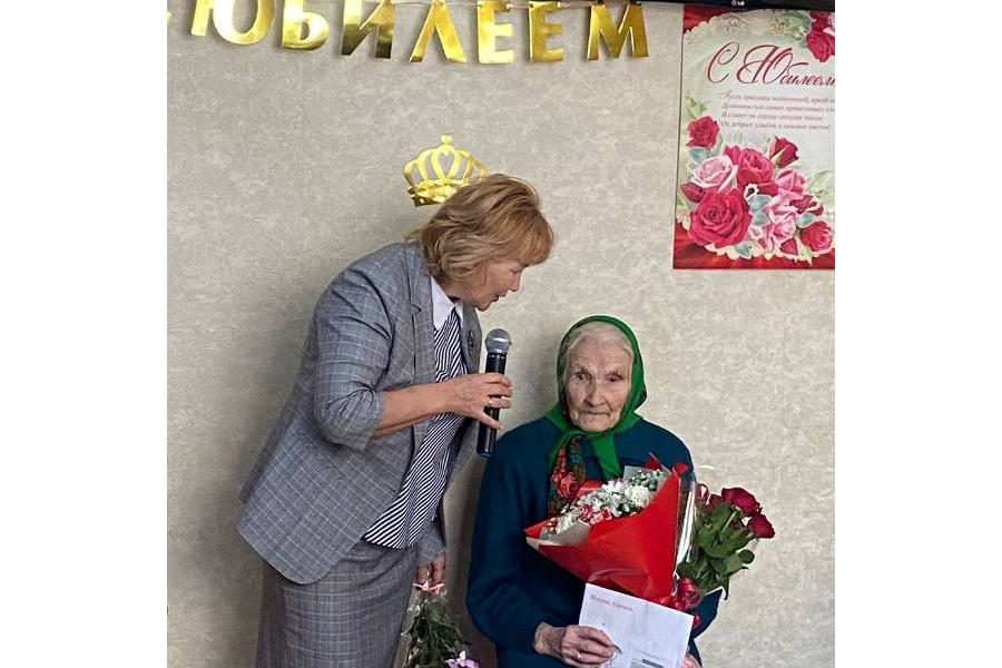 95-летний юбилей отметила труженица тыла, жительница Мариинского Посада Таисия Андреева
