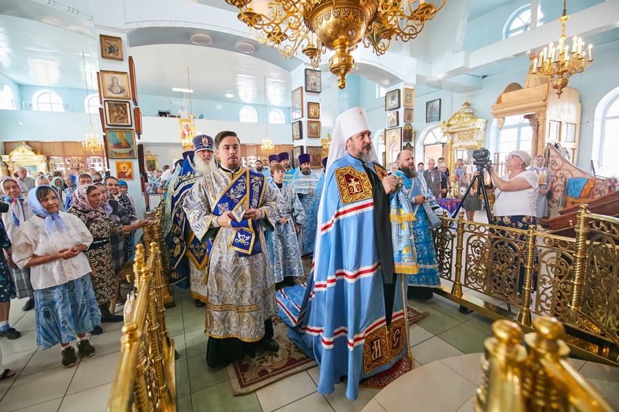 В день празднования Почаевской иконы Божией Матери митрополит Савватий возглавил праздничное богослужение в городе Канаш Канашской епархии