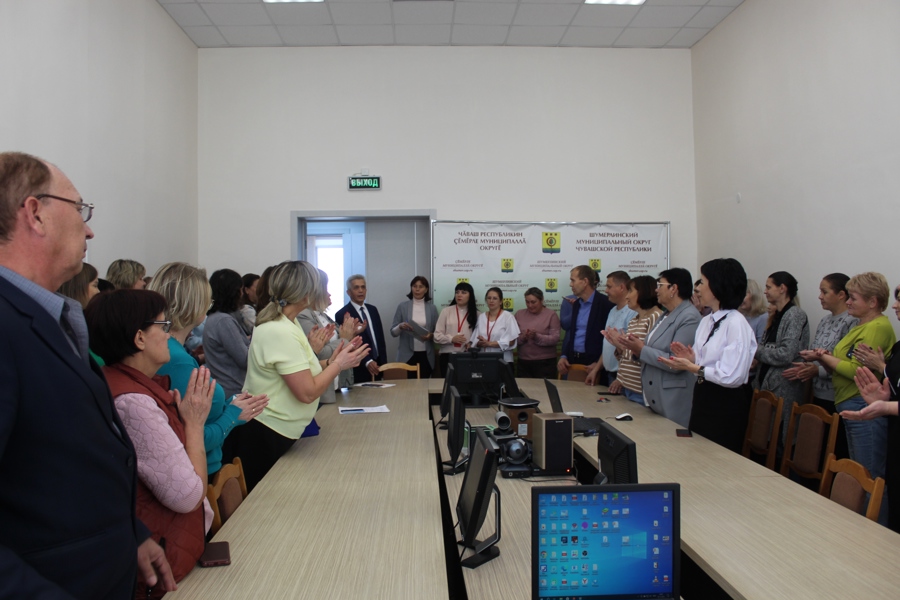 Лев Рафинов поблагодарил сотрудников администрации Шумерлинского муниципального округа за сотрудничество