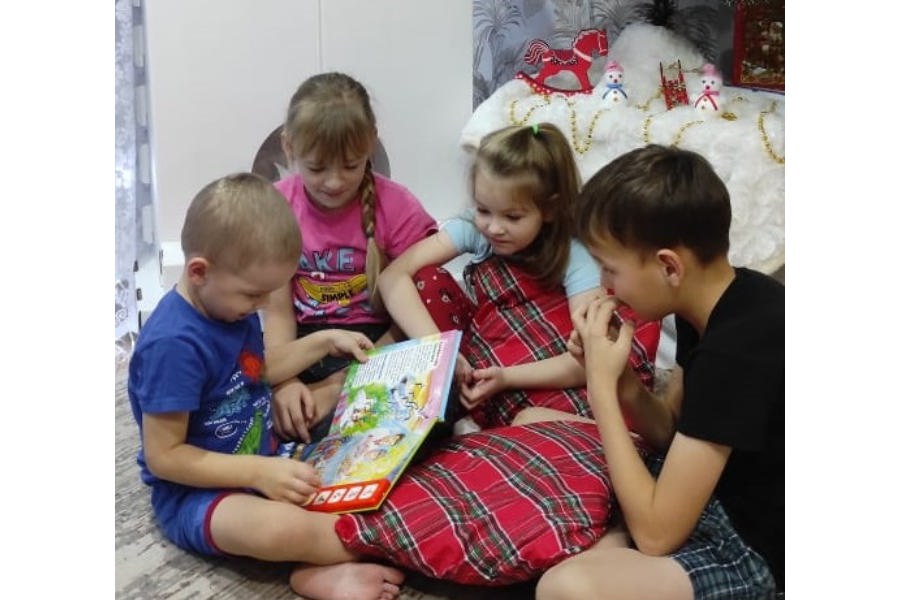 Малыши Комсомольского округа знакомятся с чувашско - русскими потешками