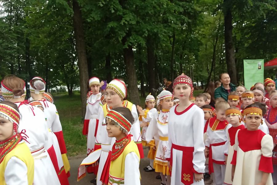 В преддверии Дня Чувашской Республики прошел Детский фестиваль-этноквест «Ача-пăча Акатуйӗ»