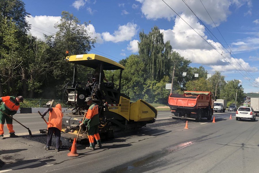 Специалисты АО «Дорэкс» провели уборку смета в микрорайоне «Университет»