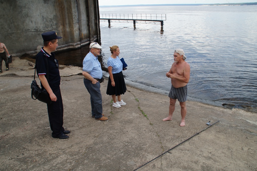 Жителям города Чебоксары разъясняют правила безопасного купания