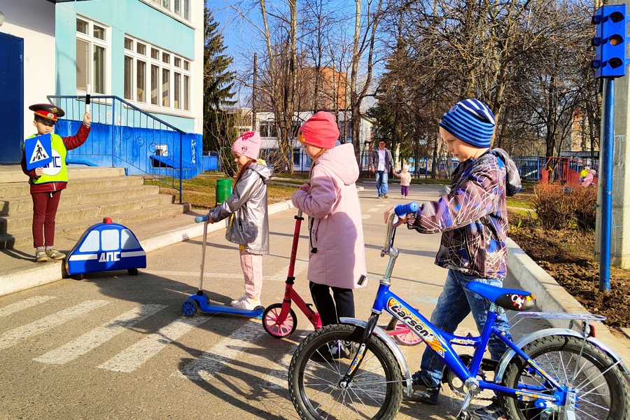 Правила безопасного катания на самокате и велосипеде