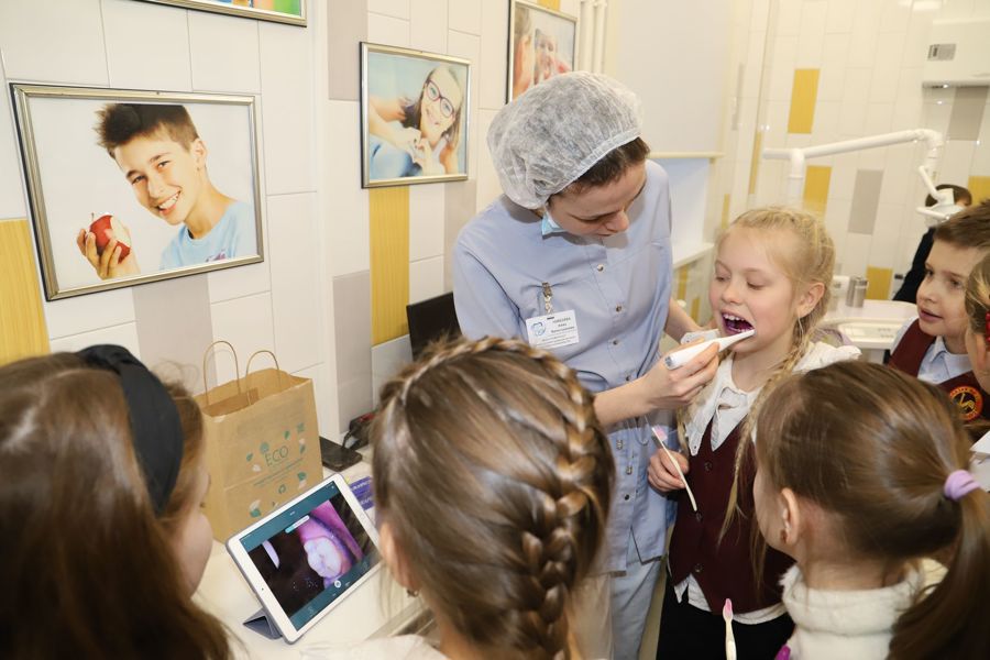 Здоровые детские зубы — наша гордость: Городская стоматология продолжает работу по профилактике стоматологических заболеваний