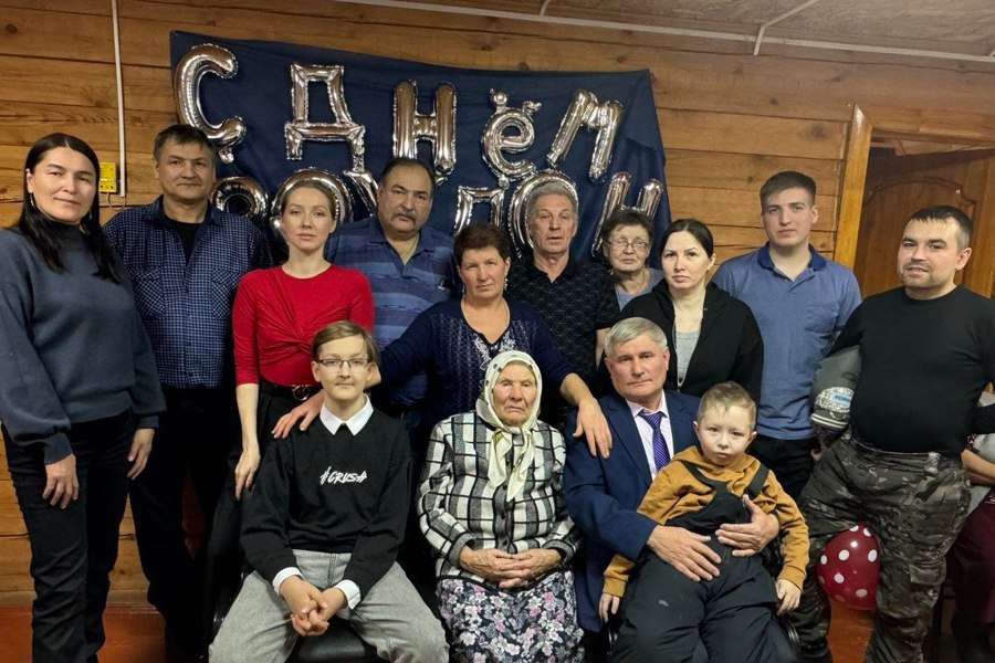 Жительница поселка Атрать Севастьянова Анна Кузьминична отметила 90-летний юбилей