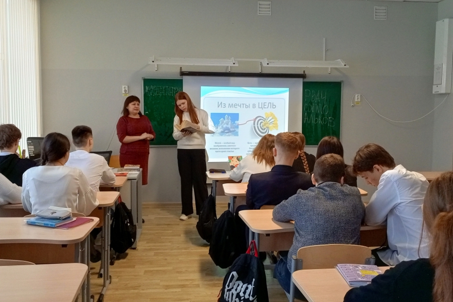 Детско-юношеская библиотека проводит выездные мероприятия в рамках реализации программы «Пушкинская карта»