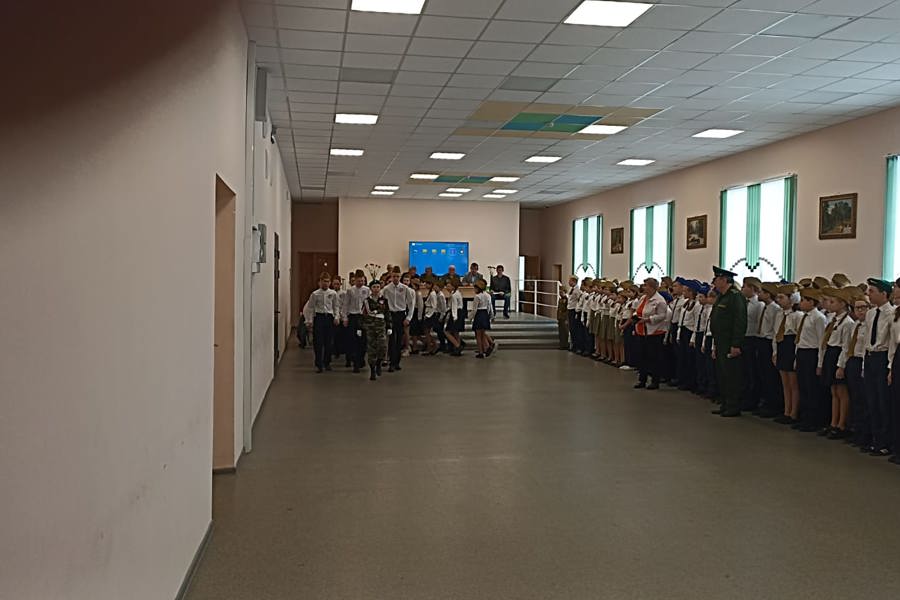 В преддверии Дня защитника Отечества в средней школе №10 прошел смотр строя и песни