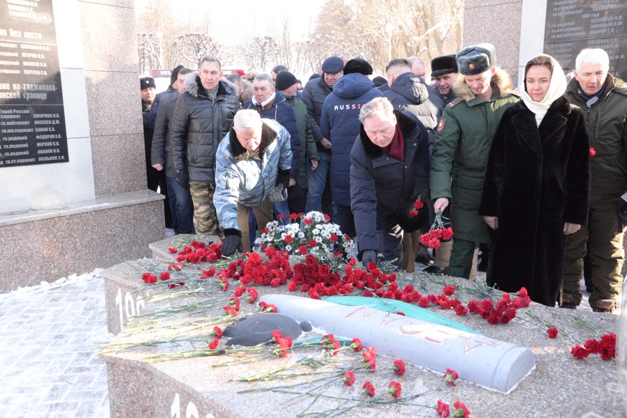 Евгений Кадышев почтил память павших героев, исполнявших служебный долг за пределами Отечества