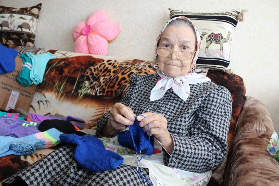 86-летняя Мария Семёнова передала носки для участников спецоперации и детей, погибших бойцов