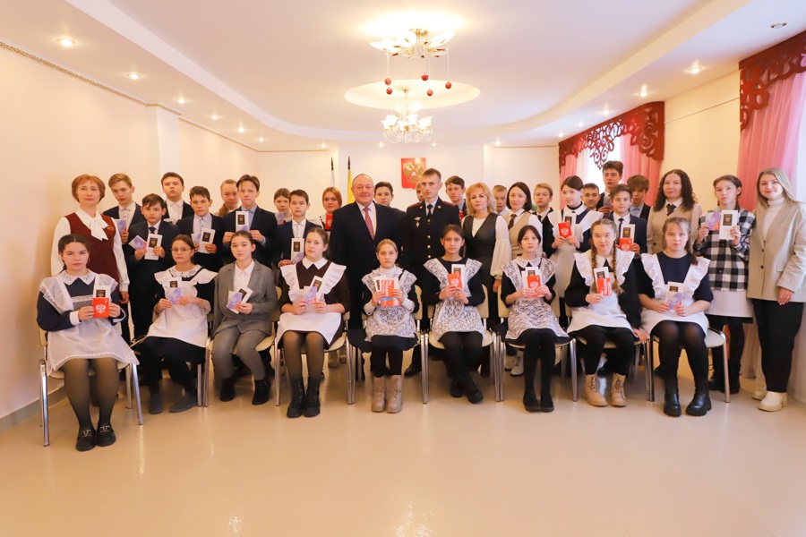 Состоялось торжественное вручение паспортов молодым гражданам Яльчикского муниципального округа