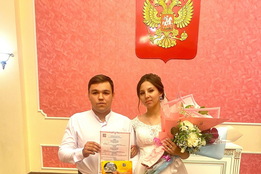 В Батыревском муниципальном округе накануне Дня Республики  на две счастливые семьи стало больше.