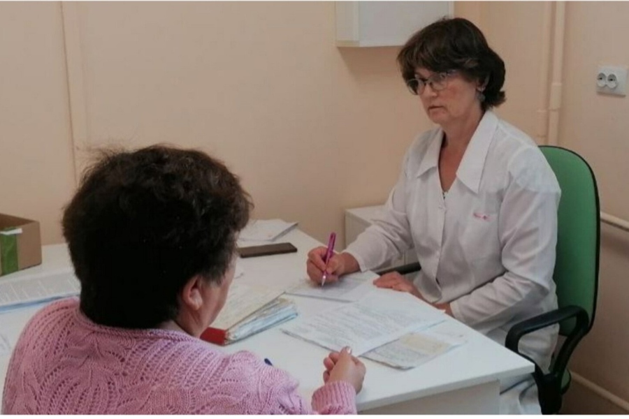 Благодаря мобильным врачебным бригадам 50 жителей Вурнарского округа получили консультации онколога