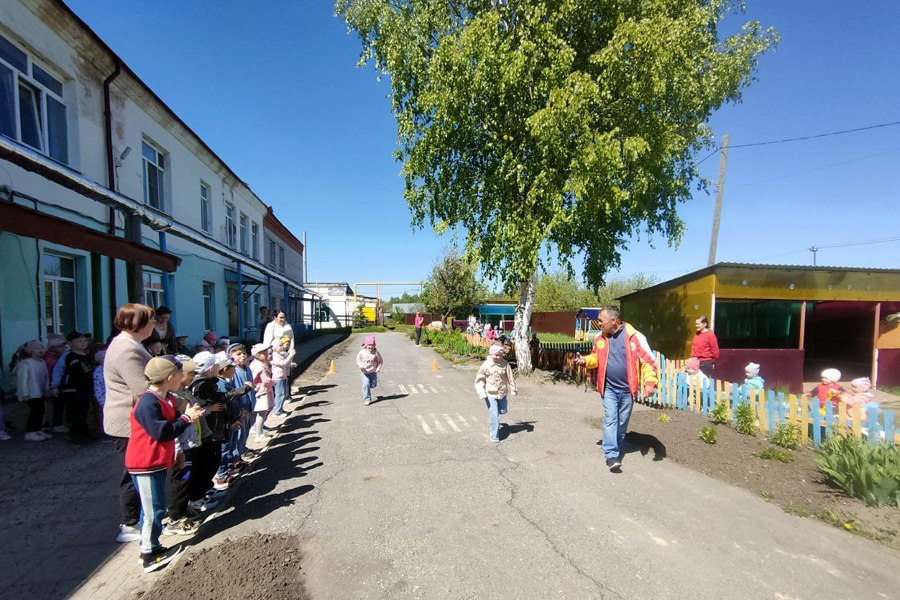 В детских садах Вурнарского округа продолжается приём нормативов ГТО у дошкольников