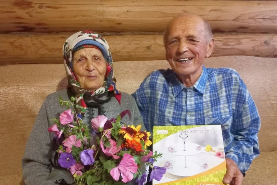 60-летний юбилей семейной жизни отметили супруги Красновы из села Пандиково