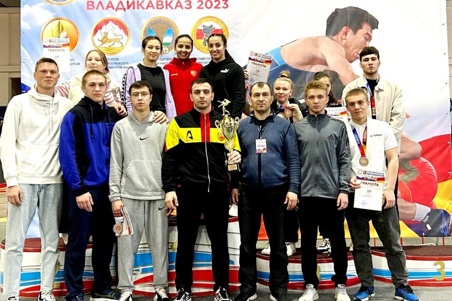 Борцы вольного стиля Чувашии выиграли 8 медалей на всероссийских соревнованиях