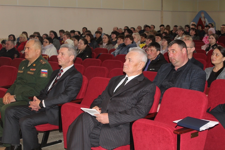 Рабочая неделя в администрации Урмарского муниципального округа началась с расширенного совещания