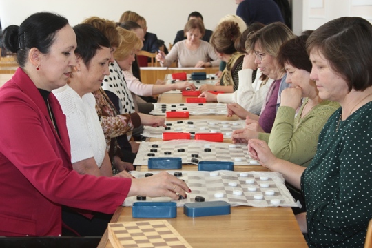 Прошли соревнования по шашкам и шахматам среди работников органов местного самоуправления