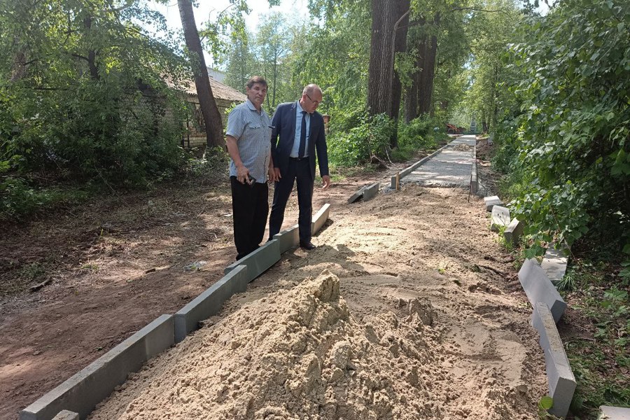 Продолжается благоустройство Успенского парка в городе Мариинский Посад