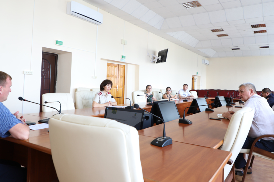 Администрацией Комсомольского МО ведется работа с руководителями перерабатывающих организаций.