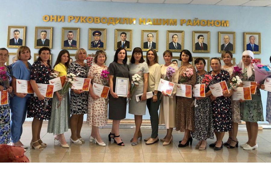 В Комсомольском муниципальном округе состоялось торжественное вручение сертификатов «Я - женщина»