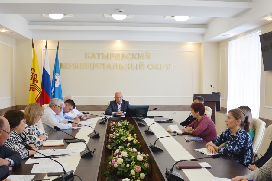 Глава Батыревского  муниципального округа  Рудольф Селиванов  провел еженедельное совещание