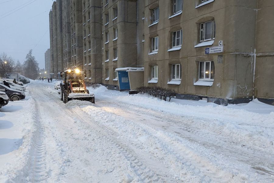 Уборка снега в Калининском районе