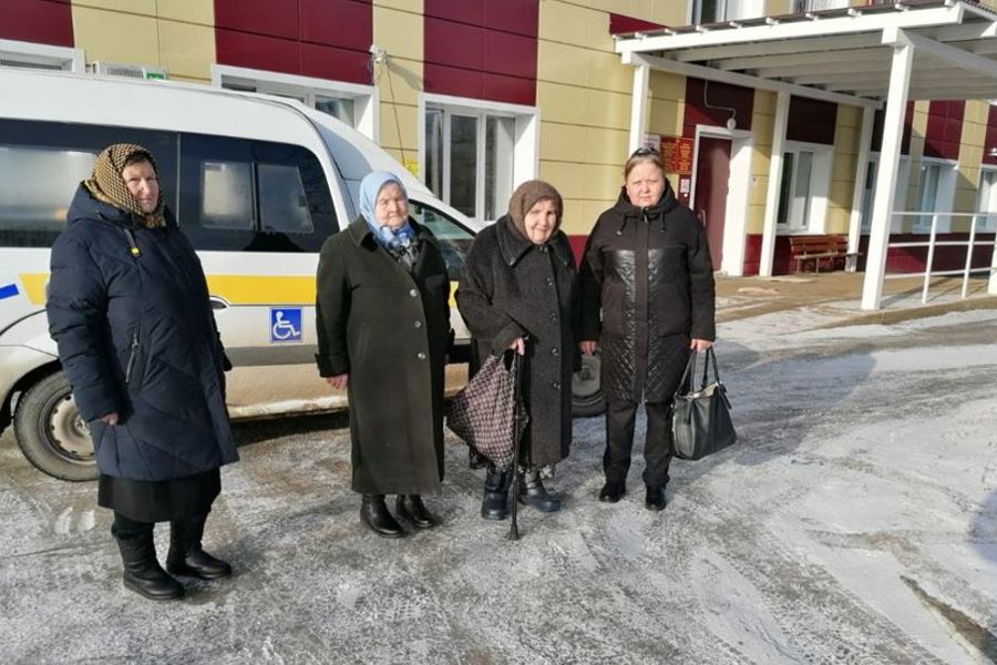 В Чувашии спецтранспорт помогает пенсионерам отдаленных деревень проходить диспансеризацию