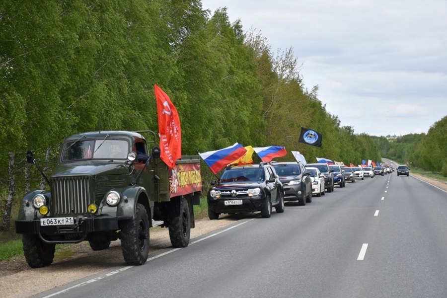 В Козловском муниципальном округе прошёл I патриотический автопробег «Козловка - мемориал «Строителям безмолвных рубежей»