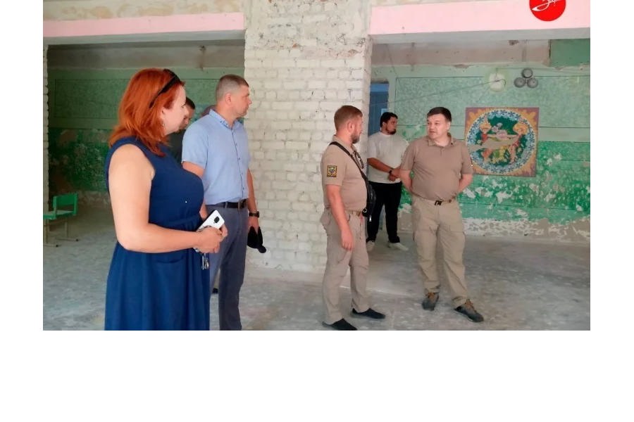 Шефы из Чувашии ремонтируют школу в селе Осипенко Бердянского района