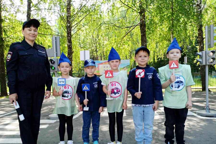 Практические уроки по соблюдению ПДД в дошкольных учреждениях города