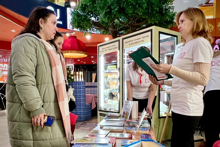 В Чебоксарах прошла акция «Дарите книги с любовью»