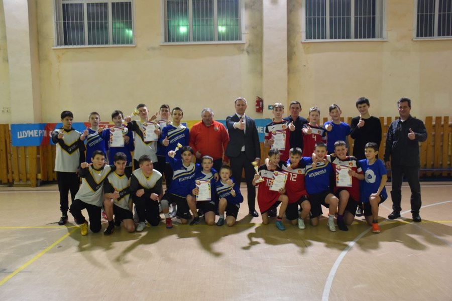 Награждение победителей и призеров первенства города Шумерли по мини-футболу среди школьных команд на призы главы города Шумерля.