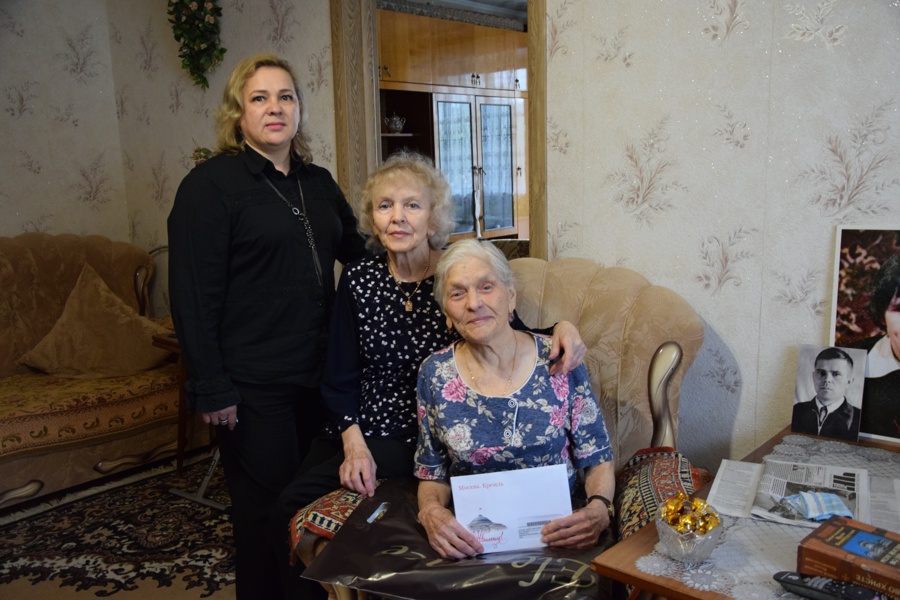 Чебоксарам – 555: с 95-летием поздравили ветерана градообразующего предприятия Тамару Карпееву