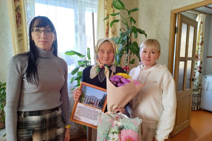 Свое 90-летие отпраздновала жительница деревни Андреевка, ветеран труда Нина Андрияновна Лазарева
