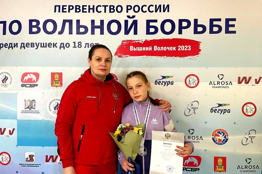 Юная Лилия Кириллова выиграла серебряную медаль первенства России по вольной борьбе