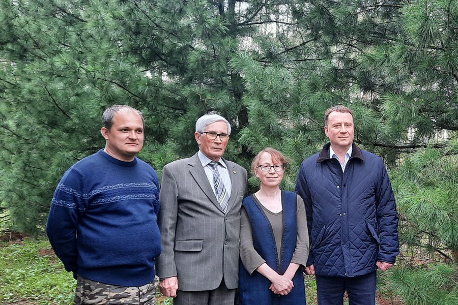 Эмир Бедертдинов посетил Чебоксарский ботанический сад