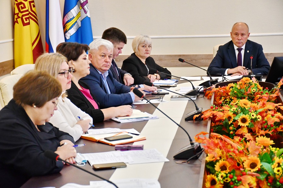 Глава Батыревского  муниципального округа   Рудольф Селиванов провел еженедельное совещание